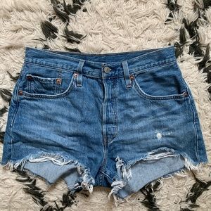 Levis High Rise Jean Short 28